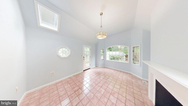 Building Photo - 400 Dean Dr