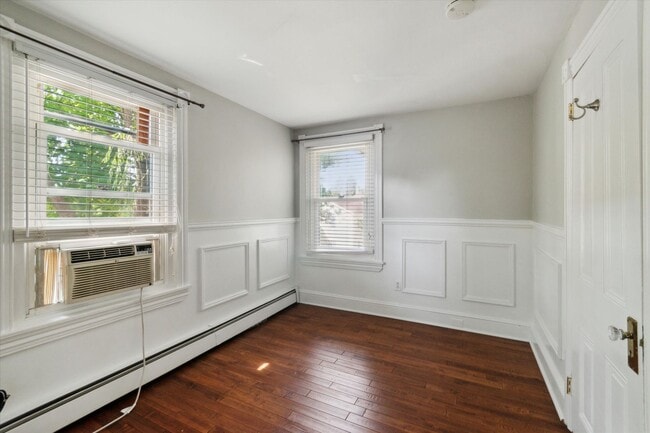 Building Photo - Single Family Home in Berwyn