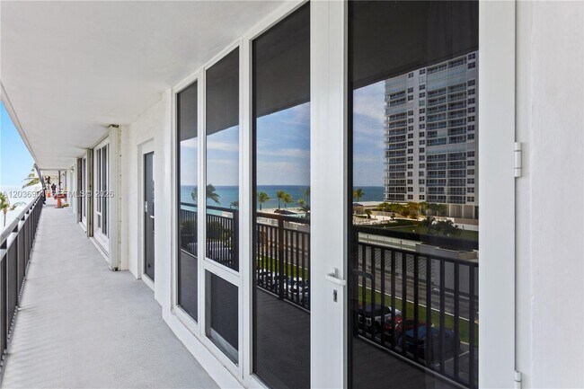 Building Photo - 4280 Galt Ocean Dr