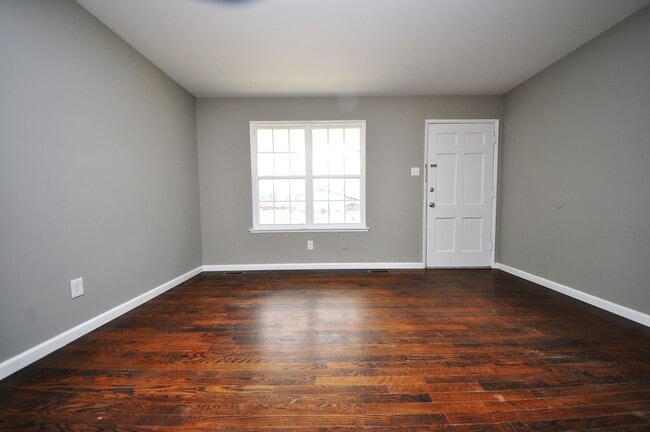 Building Photo - Freshly updated 3 Bedroom Home with a Full...