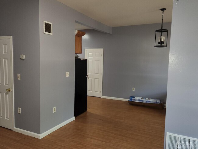 Building Photo - 1699 W 4th St