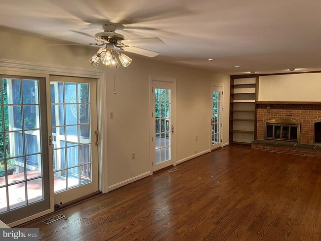 Building Photo - 10101 Alsace Ct