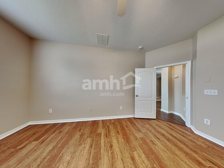 Building Photo - 30652 Palmerston Pl