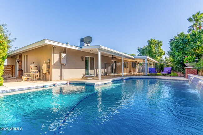 Building Photo - 3750 E Garden Dr