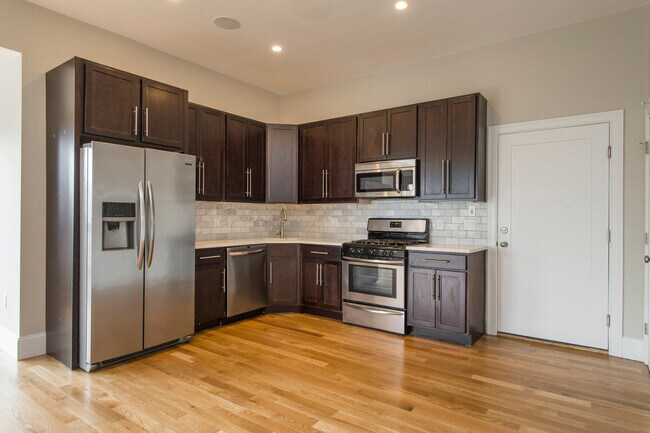 Building Photo - 261 W 2nd St