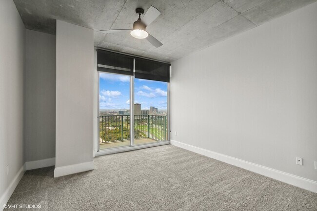 Building Photo - Luxury Meets Location – Prime 1 Bed Near H...