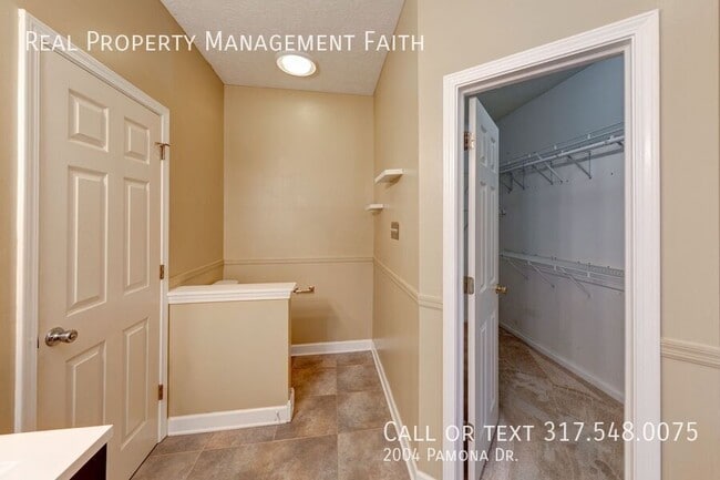 Building Photo - 2004 Pamona Dr