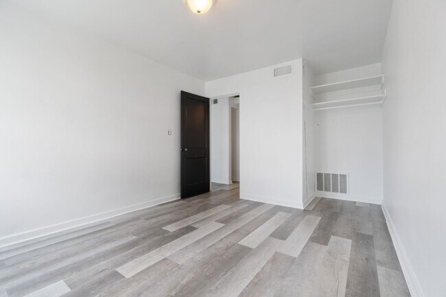 Building Photo - 4BR Townhouse in Midland, PA!!