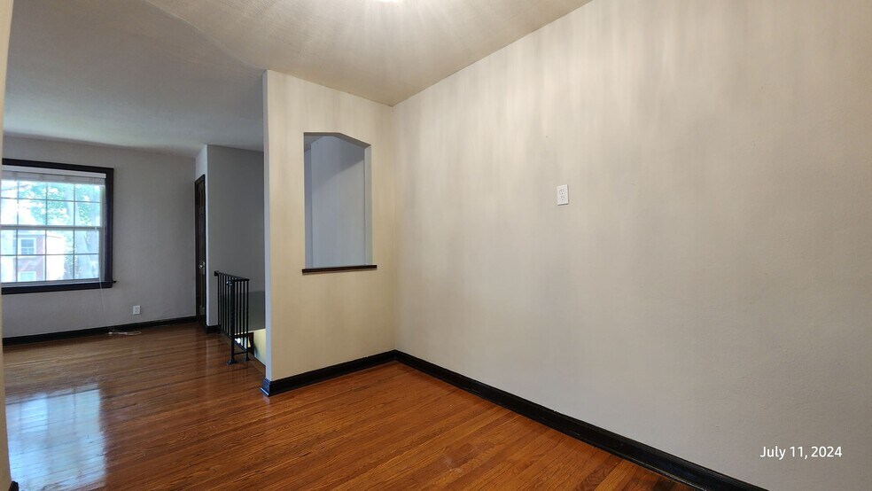 Building Photo - 6328 Sutherland Ave
