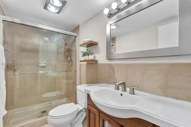 Building Photo - 3375 N Country Club Dr