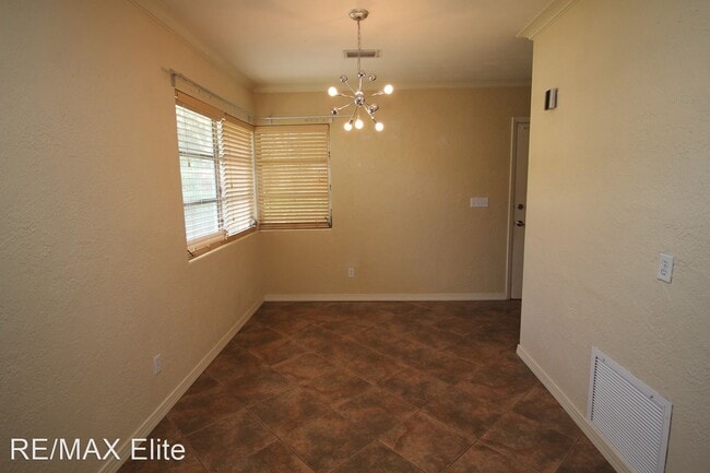 Building Photo - 3 br, 2 bath House - 2108 Oak St