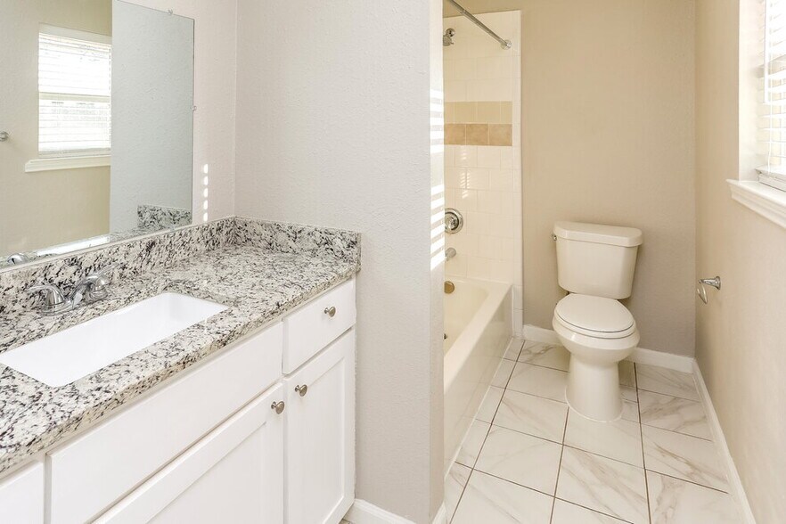 Building Photo - 808 Quinette Dr