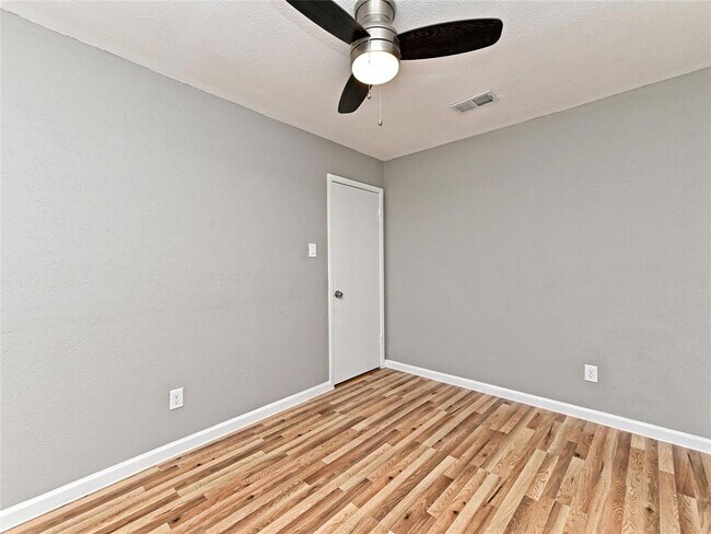 Building Photo - 4004 Jaffna Cove