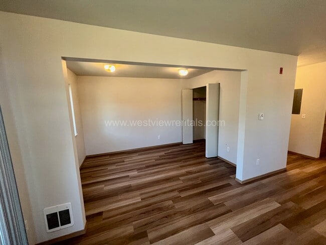 Building Photo - 135 & 139 Prince Ave – Benjamin Court