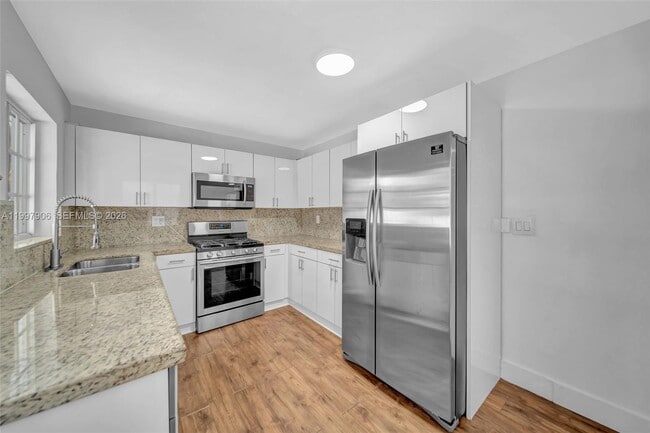 Building Photo - 15010 NE 7th Ave