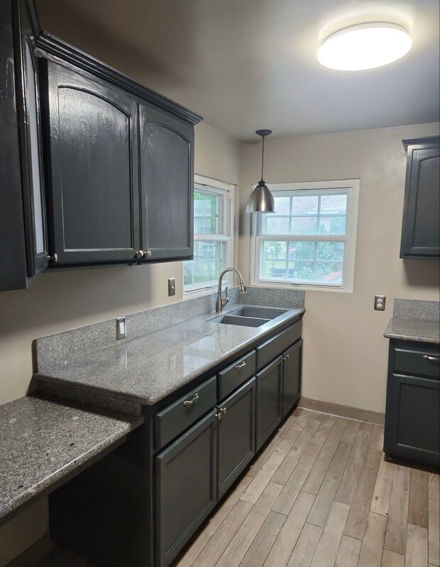 Building Photo - 306 W Sunkist St