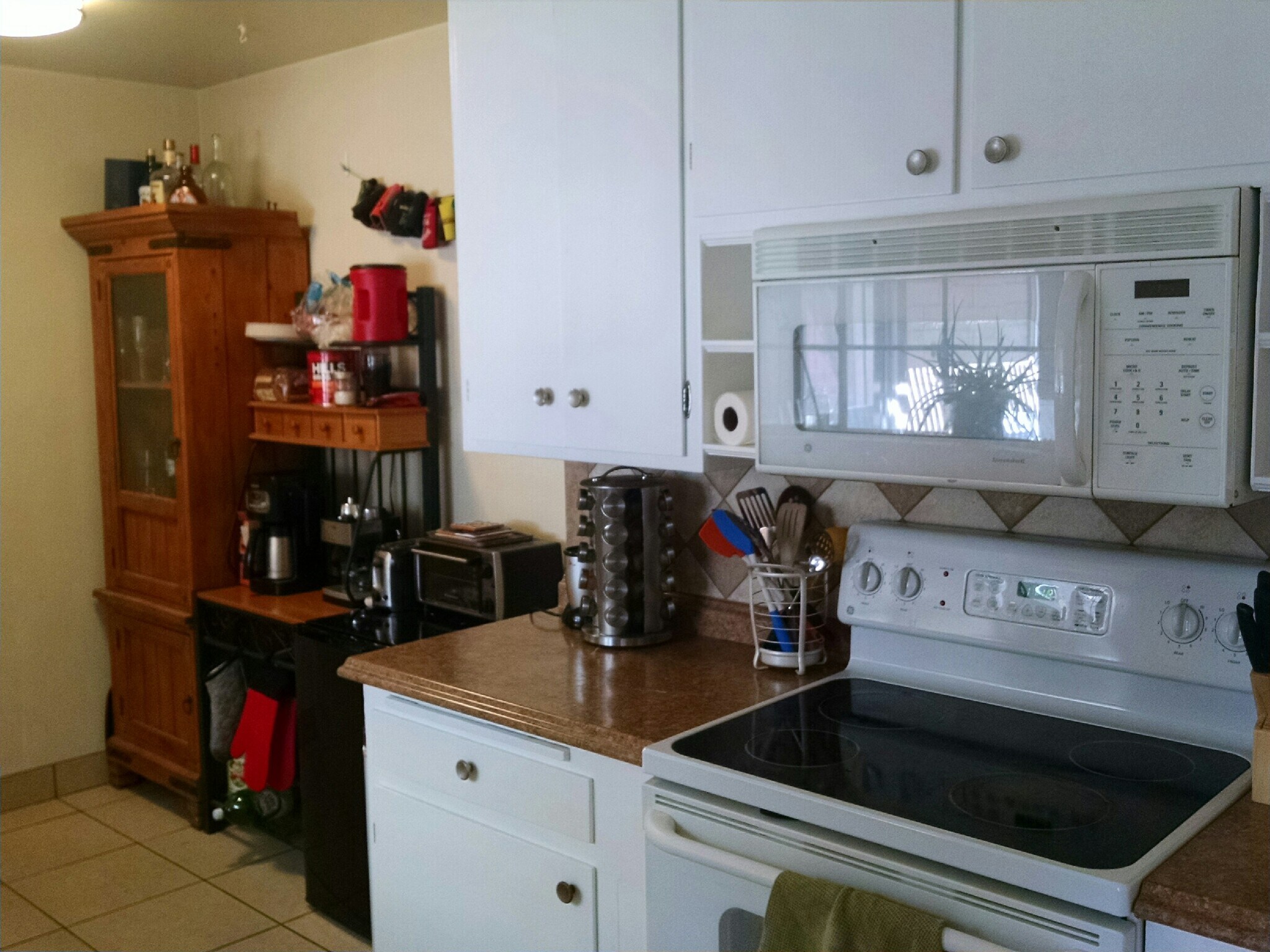 Kitchen - 735 E Granada Dr