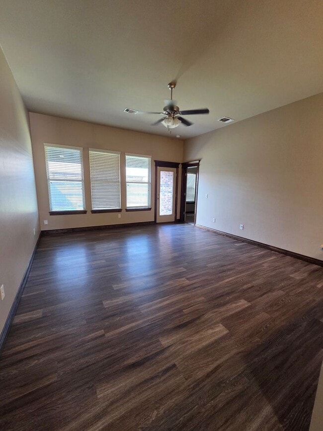 Building Photo - Welcome Home!!