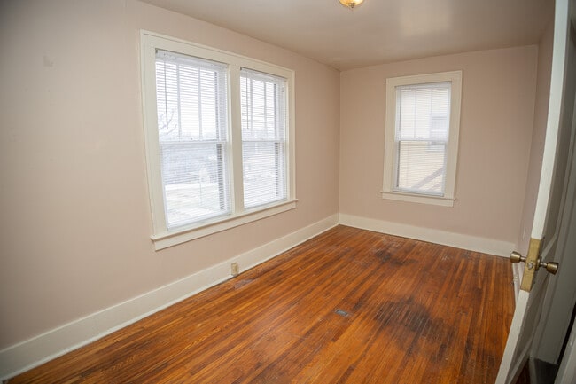 Building Photo - 927 E Dunklin St