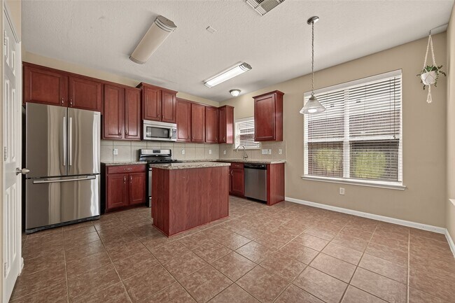 Building Photo - 26339 Richwood Oaks Dr