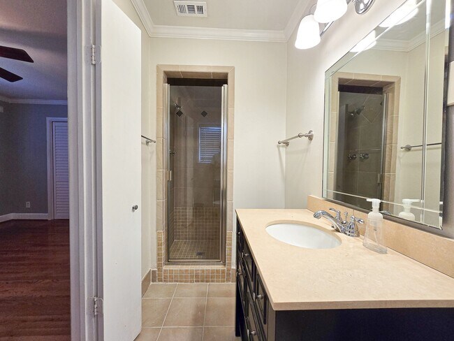 Building Photo - 9507 Meadowbriar Ln
