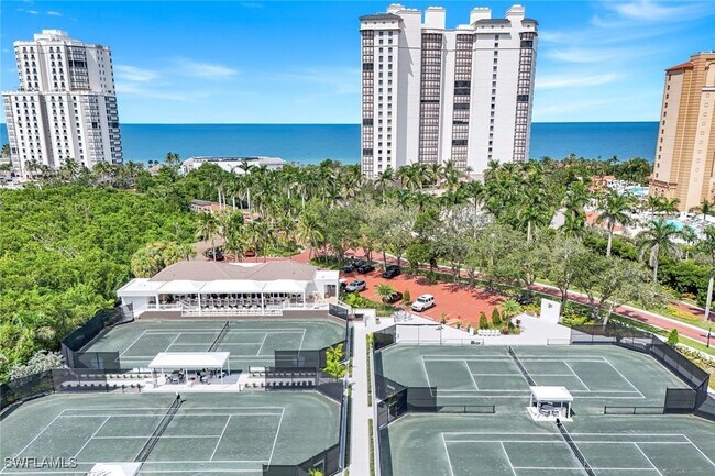 Building Photo - 8720 Bay Colony Dr