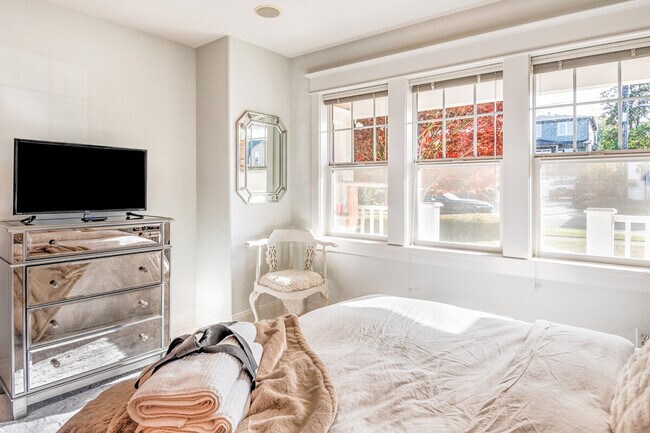 Building Photo - 2724 N Starr St