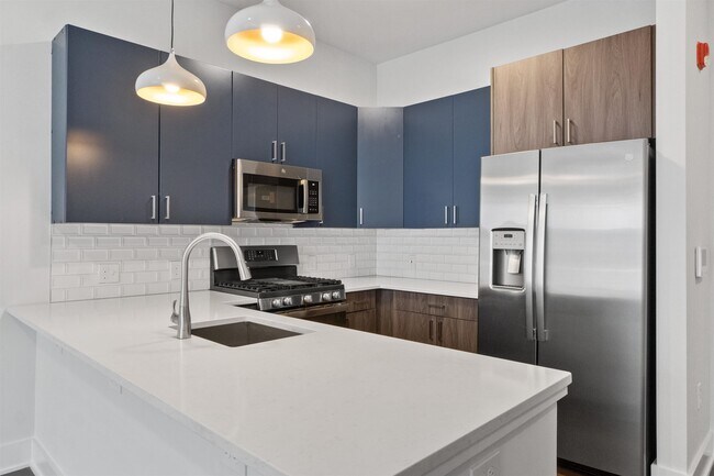 Building Photo - 250 Ave E