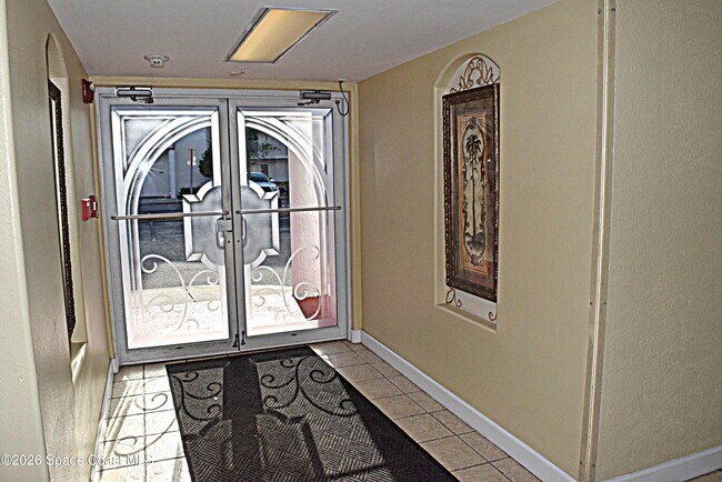Building Photo - 801 Del Rio Way