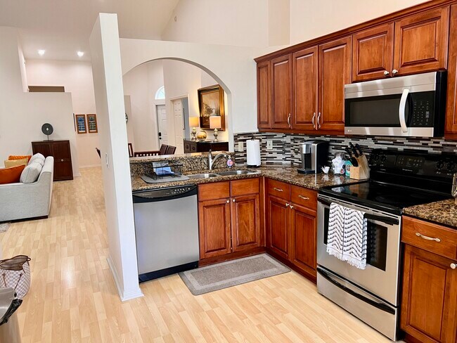 Building Photo - 602 Sabal Palm Ln