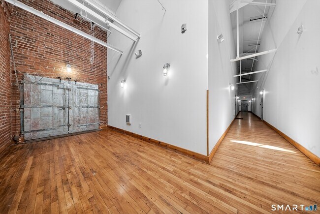 Building Photo - 325 Lafayette St