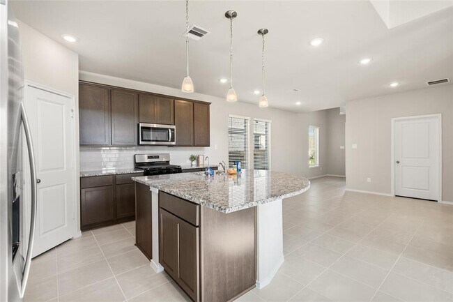 Building Photo - 42433 Quail Vly Ln