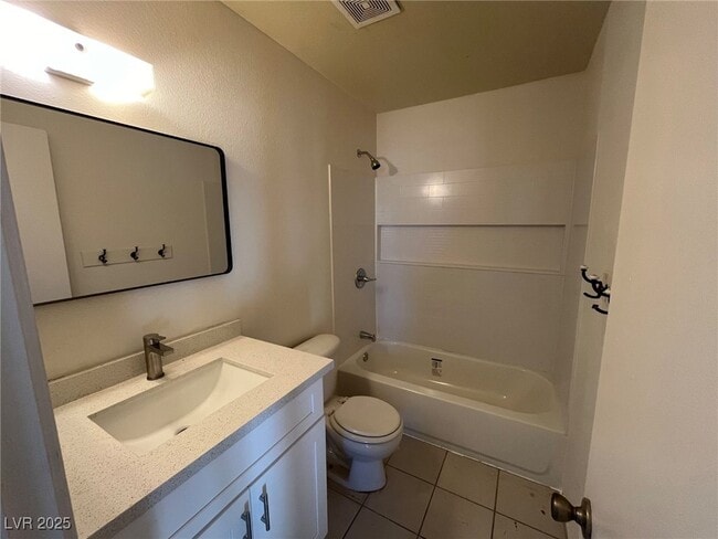 Building Photo - 2112 Sun Ave