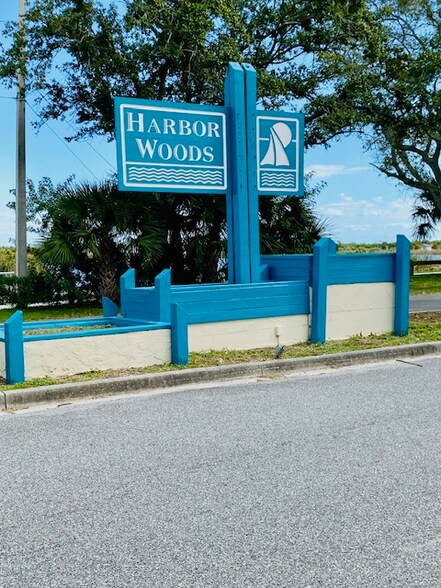 Primary Photo - 420 Breakwater Dr