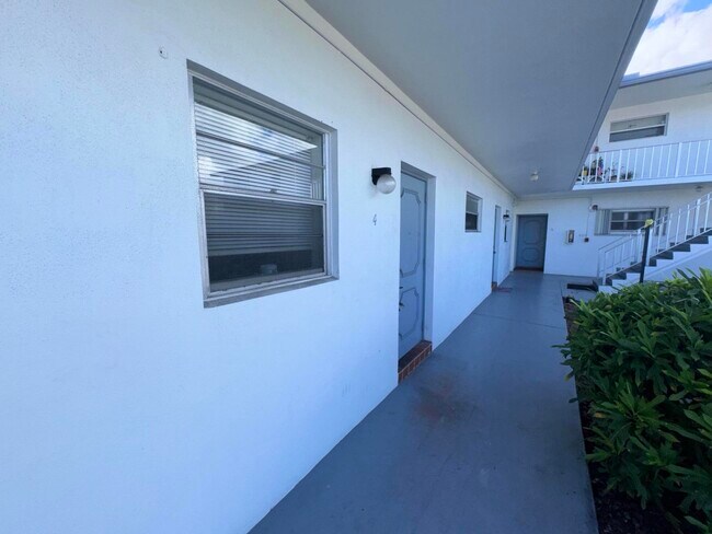 Building Photo - 420 W Palm St