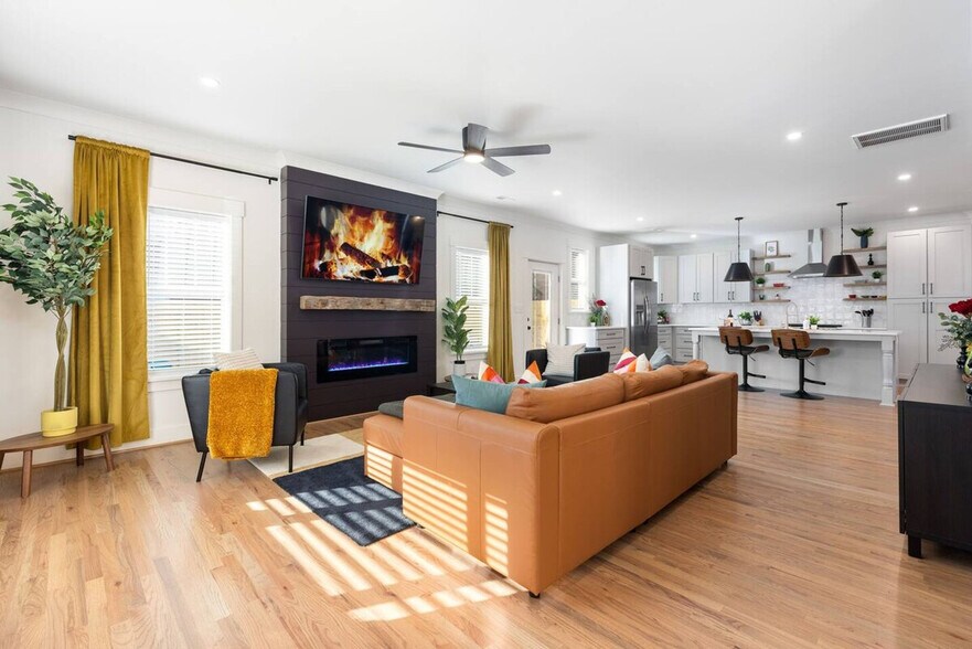 Primary Photo - 806 Colorado Ave