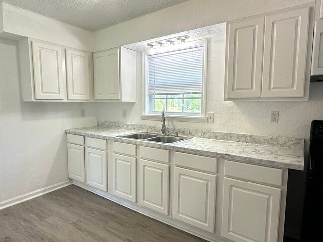 Building Photo - 3 bedroom 2 bath home in Orchard Hill