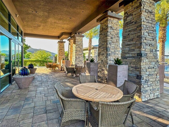 Building Photo - 6714 Desert Crimson St