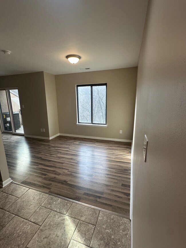 Building Photo - 42 Maple St