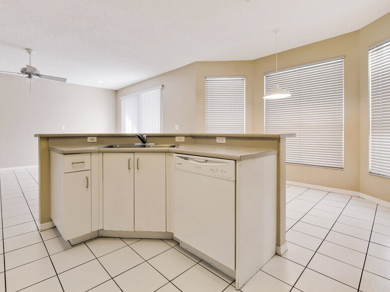 Building Photo - 5310 NW 120th Ave
