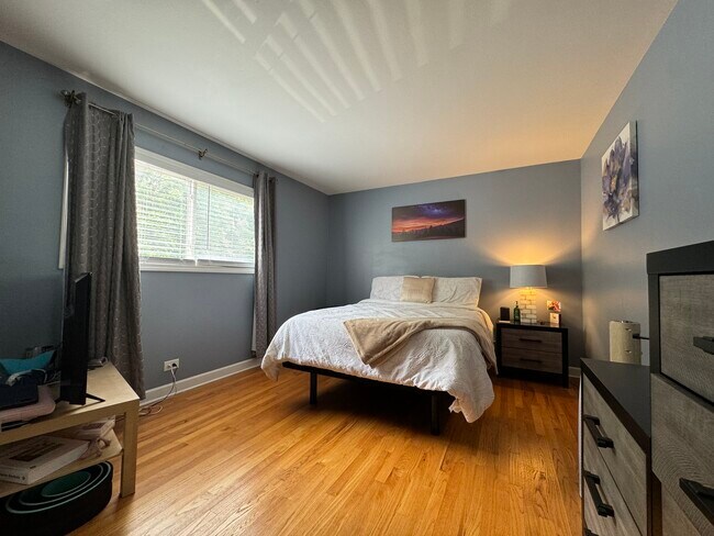 Building Photo - 10S771 Clarendon Hills Rd