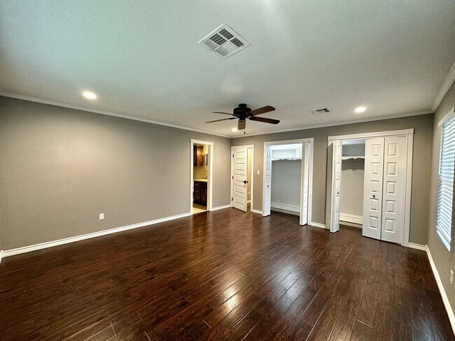 Building Photo - Lawn Care & WiFi Included