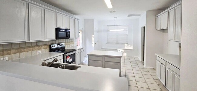 Building Photo - Amazing 4 b+2.5b Single family