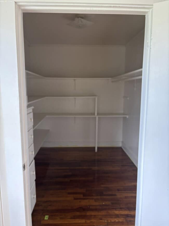 Building Photo - 131 Castille St