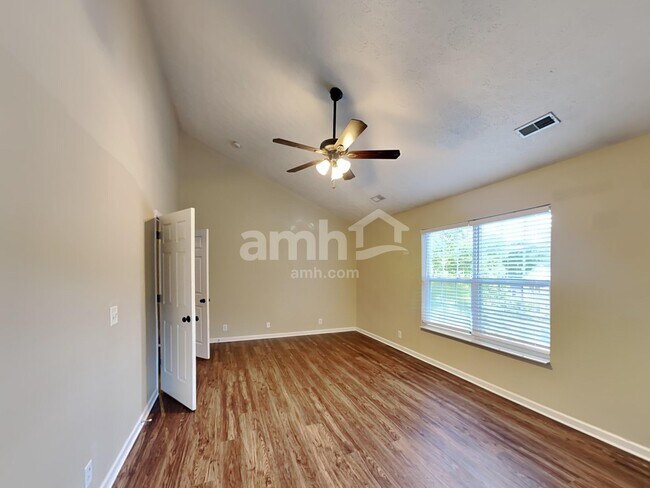 Building Photo - 102 Fairgrove Cir