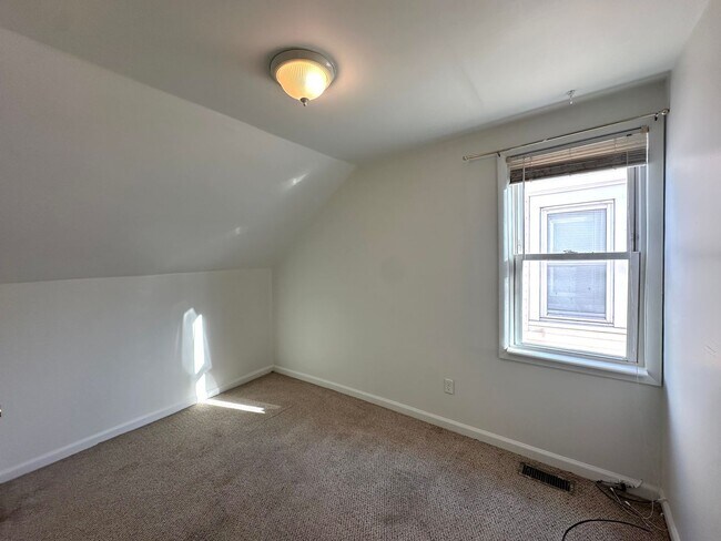 Building Photo - 210 Norway Ave