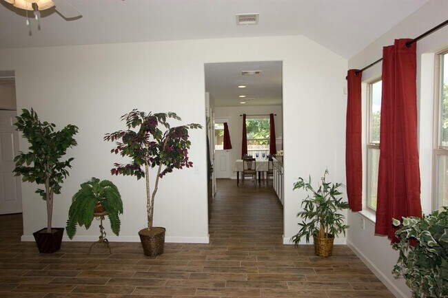 Building Photo - 7304 S Glenn St