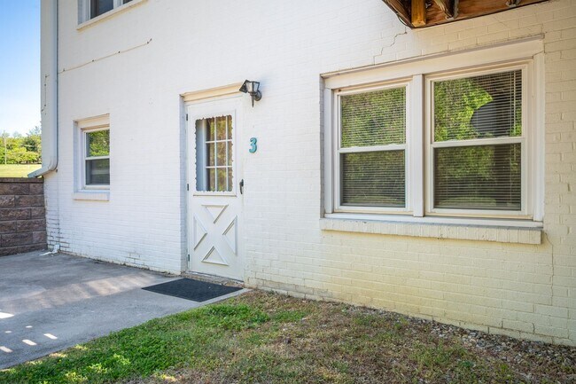 Building Photo - Rutrough Road