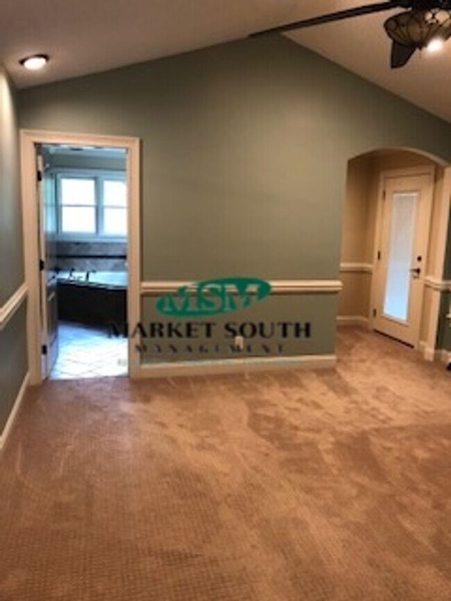 Building Photo - SOUTHBRIDGE BEAUTY- AVAILABLE NOW!