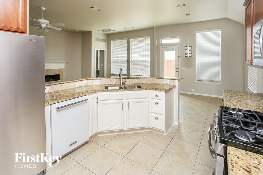 Building Photo - 2744 Cedar Ridge Ln